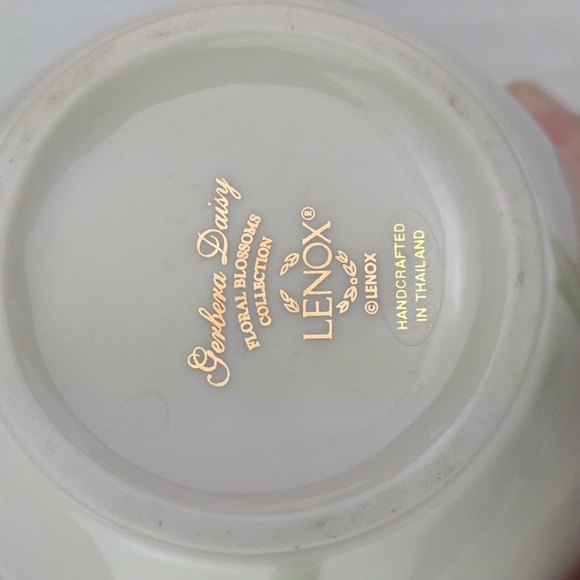 Gerbera Daisy Floral Blossoms Collection Lenox Handcrafted Vase - Picture 9 of 15